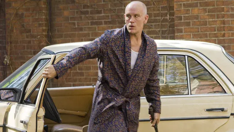 Quemar después de leer - Fondo