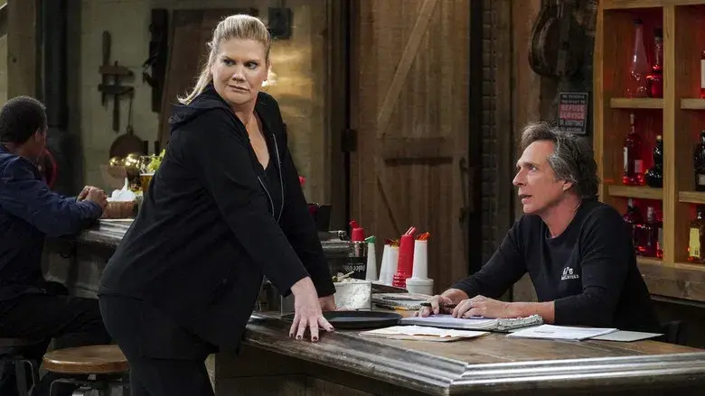 Delicia de atún y un bote de orina limpio