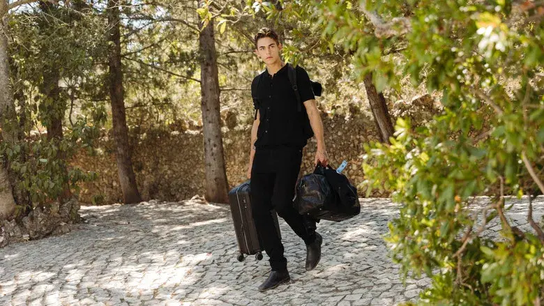 After: Aquí acaba todo - Fondo