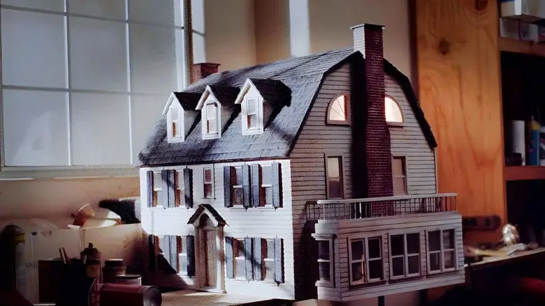 Amityville VIII: La casa de las muñecas - Fondo