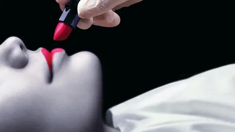 A dos metros bajo tierra - Fondo