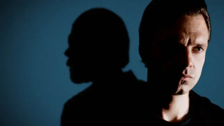 Un hombre diferente - Fondo