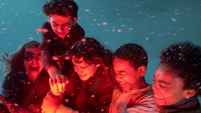 It: Bienvenidos a Derry - Fondo