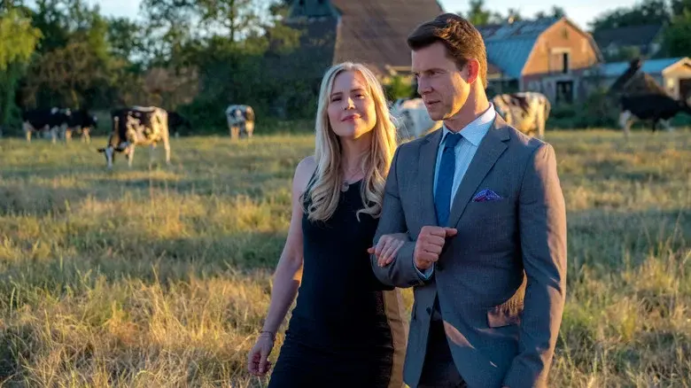 Signed, Sealed, Delivered: Home Again - Fondo