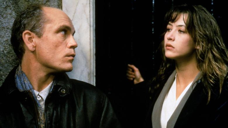 Más allá de las nubes - Fondo