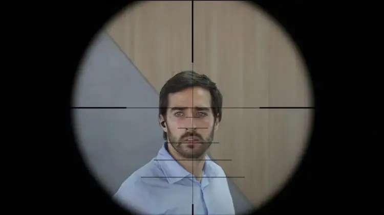 Crítica de 'En la mira' de Carlos Gil y Ricardo Hornos, con Nicolás Francella y Emilia Attias