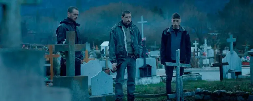 Crítica de 'Tres Hermanos', de Francisco J. Paparella: unidos por la violencia