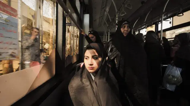 Crítica de 'And, Towards Happy Alleys', de Sreemoyee Singh