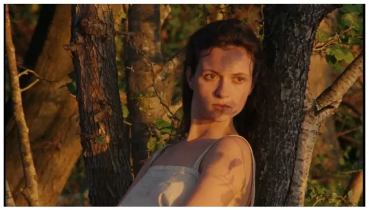 Crítica de ‘L'Envol’ (Scarlet), de Pietro Marcello con Juliette Jouan y Louis Garrel