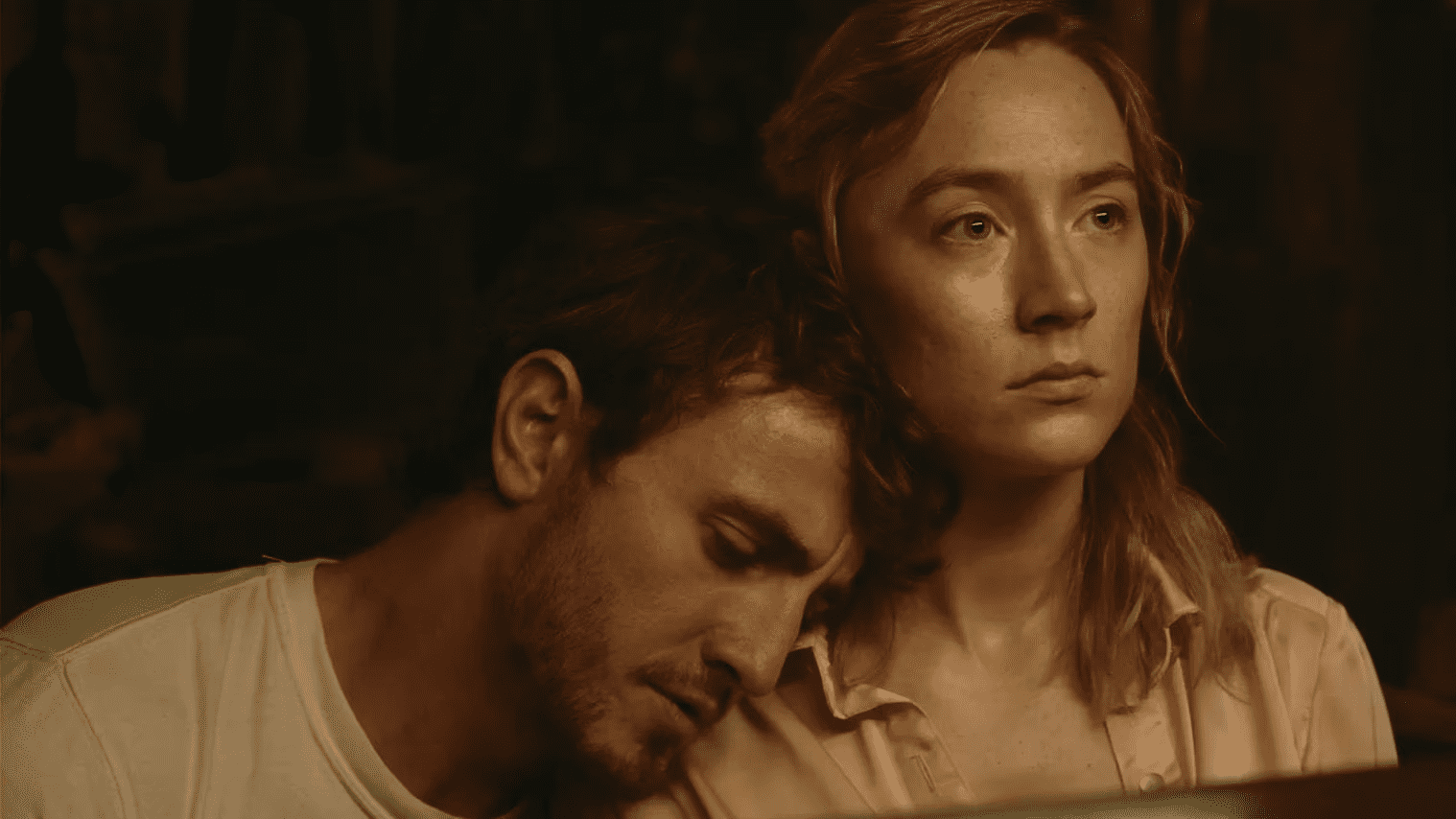 Saoirse Ronan y Paul Mescal en el trailer de Foe
