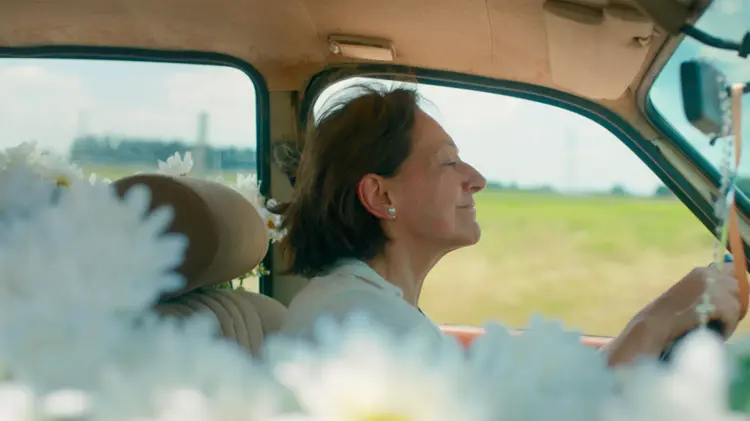 Crítica de ‘Crónicas de una Santa Errante’, película de Tomás Gómez Bustillo