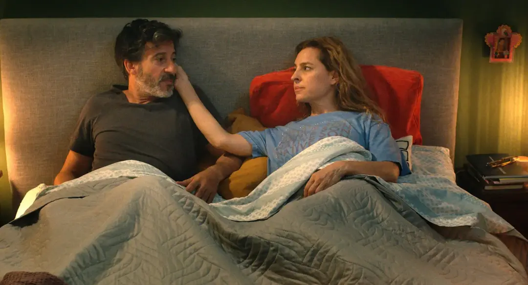 Crítica de 'El aroma del pasto recién cortado', dualidad en las infidelidades