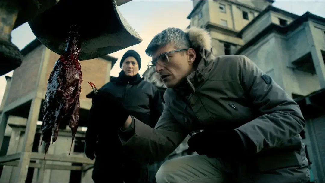 Crítica de ‘Hell Hole’ de la familia Adams: una oda al body horror descontracturado