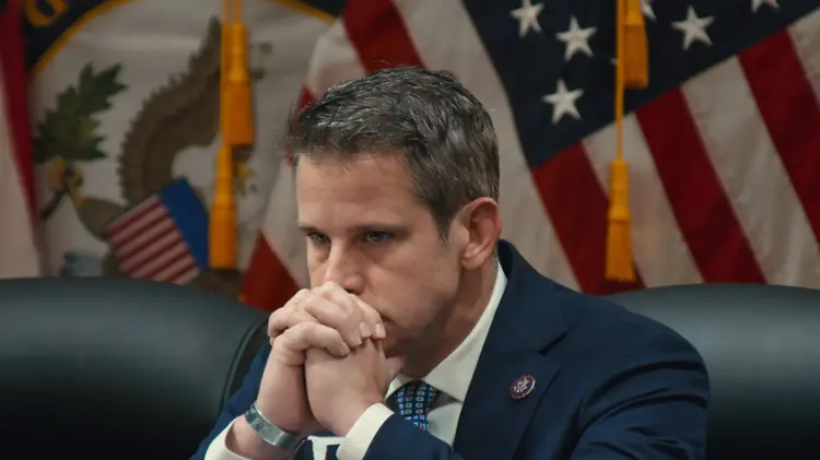 Crítica de 'The Last Republican', el profundo documental político sobre Adam Kinzinger