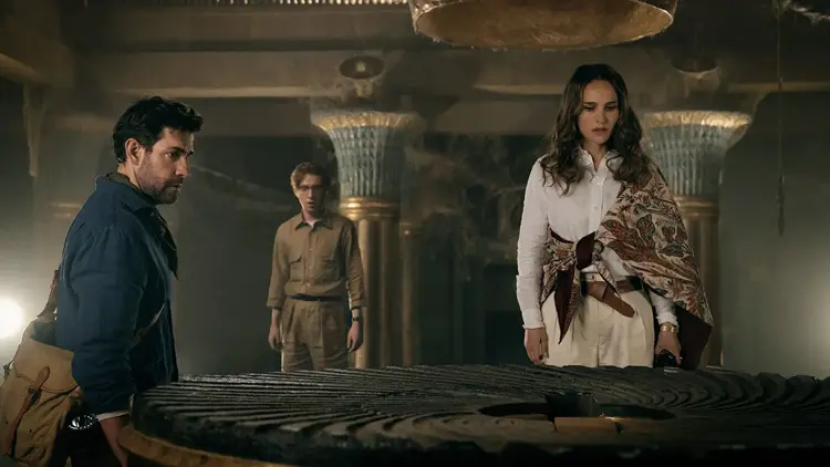 Crítica de 'Fountain of Youth', con John Krasinski y Natalie Portman (Apple TV+)