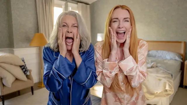 Lindsay Lohan y Jamie Lee Curtis en Otro viernes de locos pelicula
