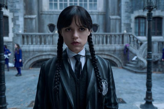 Jenna Ortega como Merlina en wednesday serie de netflix
