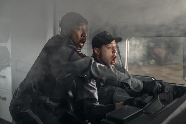 Eddie Murphy, Pete Davidson en el camion de El Último Encargo