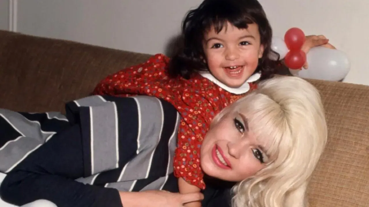 Mi mama Jayne: una película de Mariska Hargitay fondo