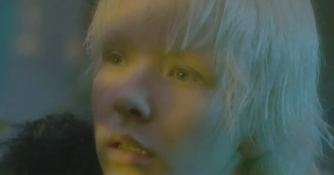 Crítica de 'After Blue (Paradis Sale)', de Bertrand Mandico (Mar del Plata 2021)