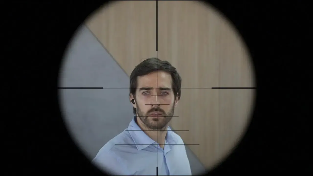 Crítica de ‘En la mira’ de Carlos Gil y Ricardo Hornos, con Nicolás Francella y Emilia Attias