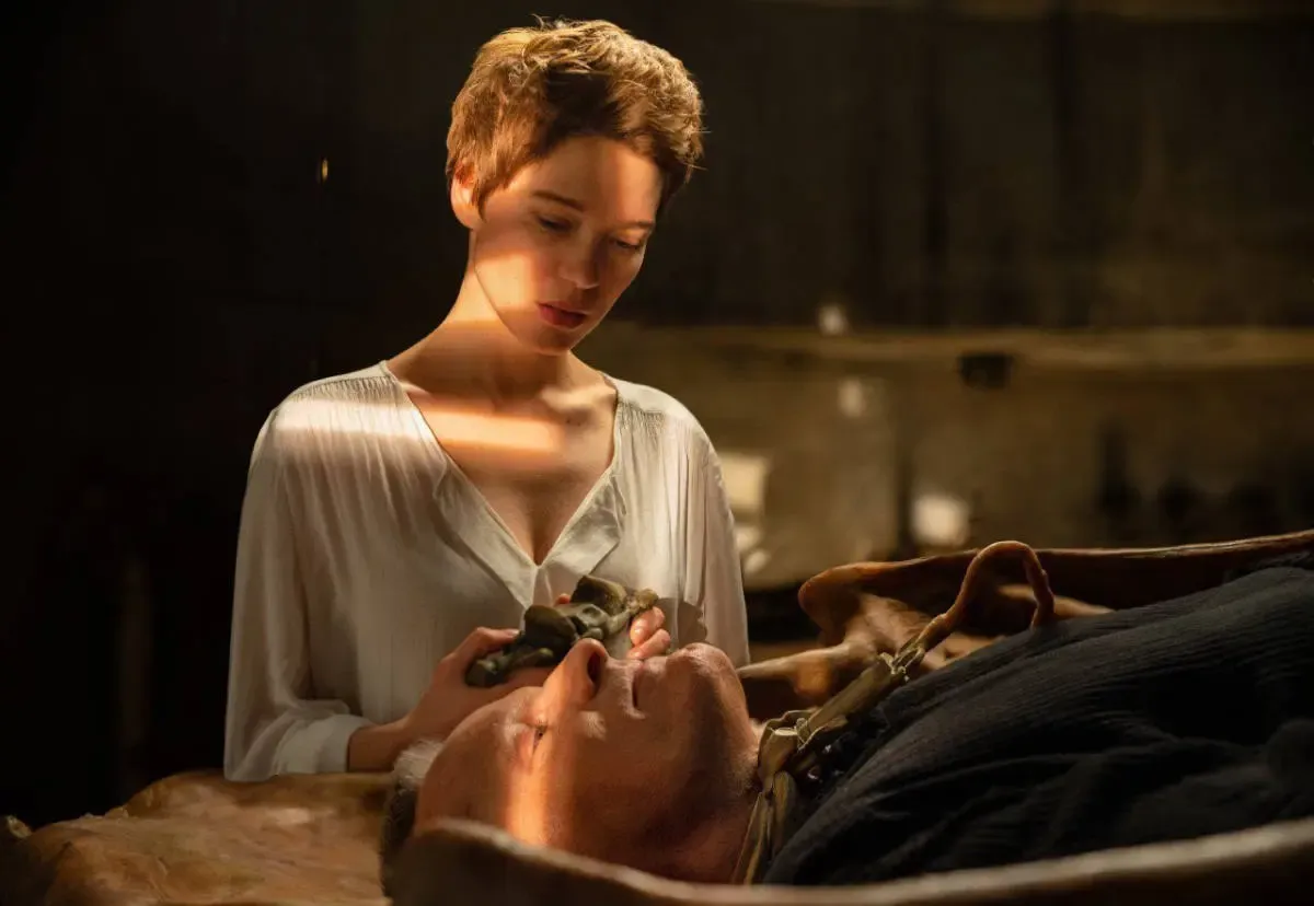 Crítica de 'Crimes of the Future', de David Cronenberg