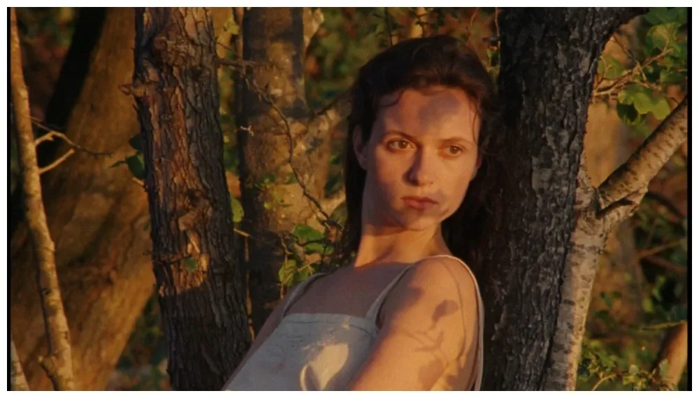 Crítica de ‘L'Envol’ (Scarlet), de Pietro Marcello con Juliette Jouan y Louis Garrel