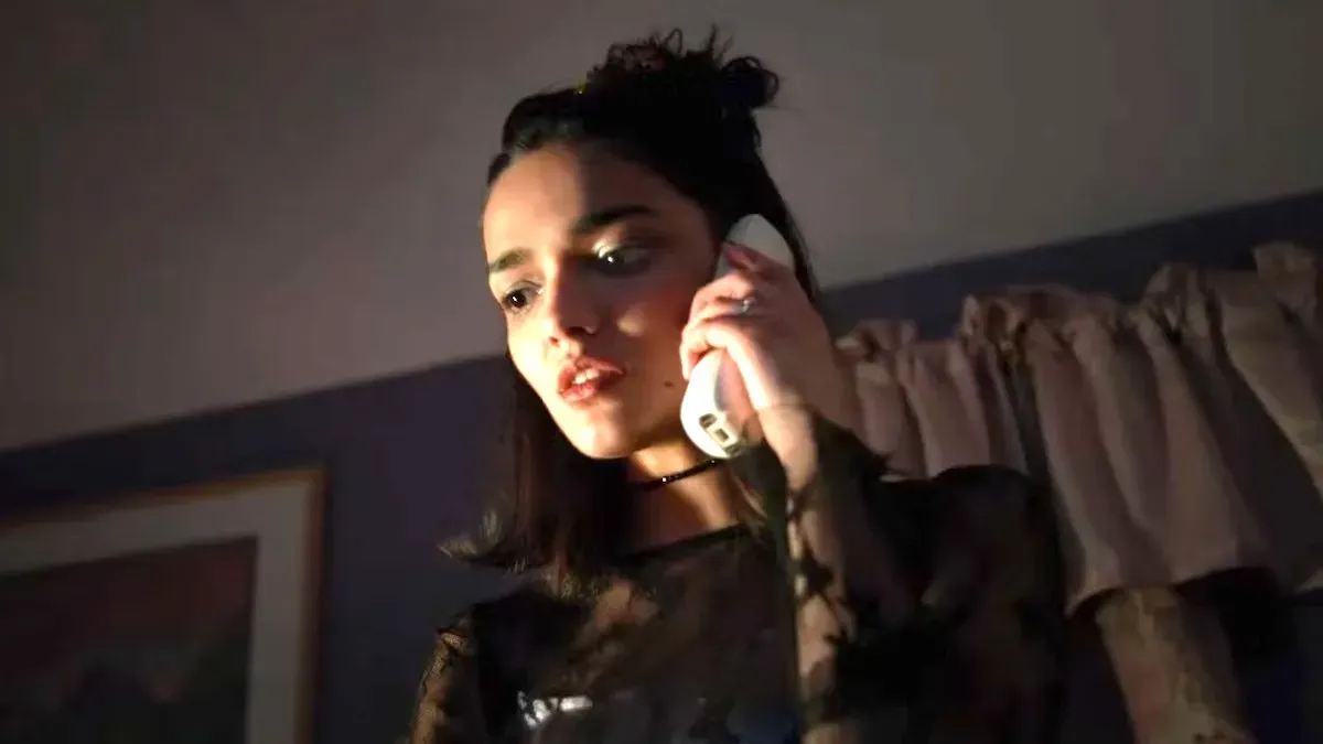 Crítica de 'Y2K', película de Kyle Mooney con Rachel Zegler