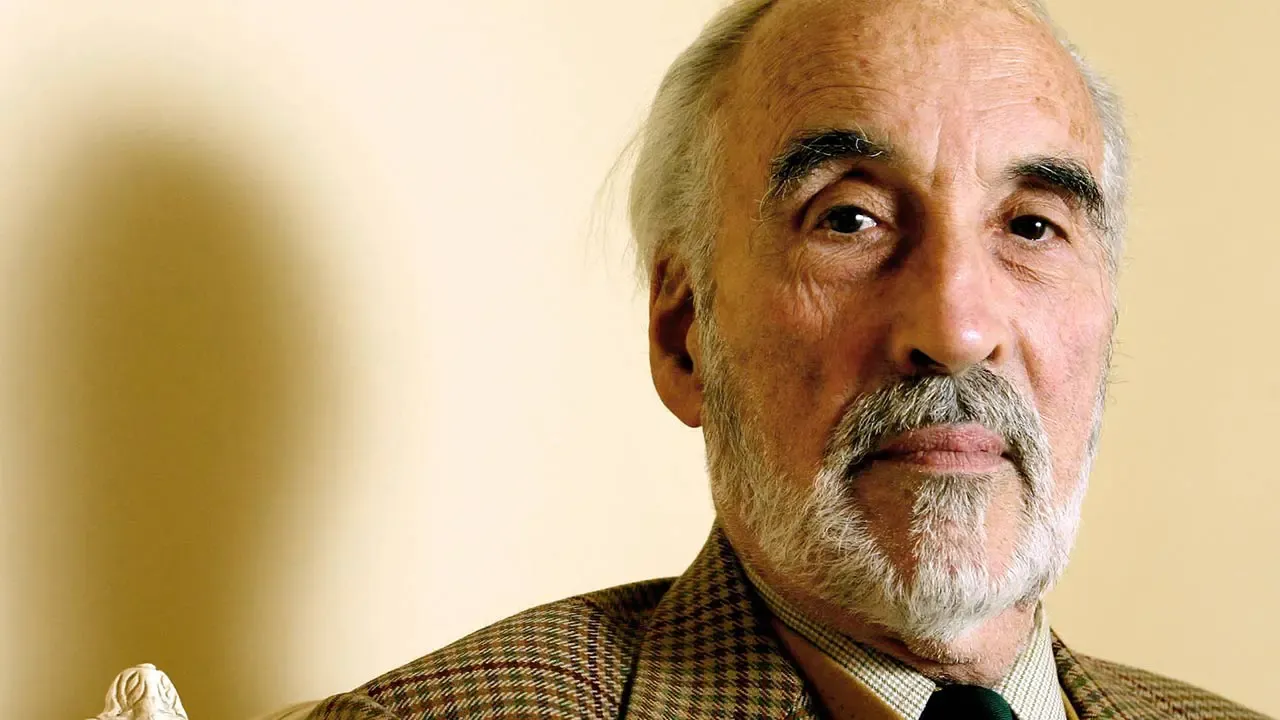 Todas las muertes en pantalla de Christopher Lee, un record histórico