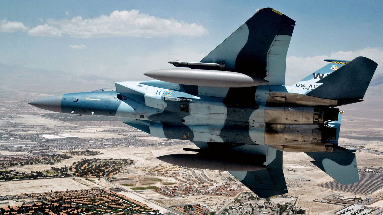 Tras la línea enemiga