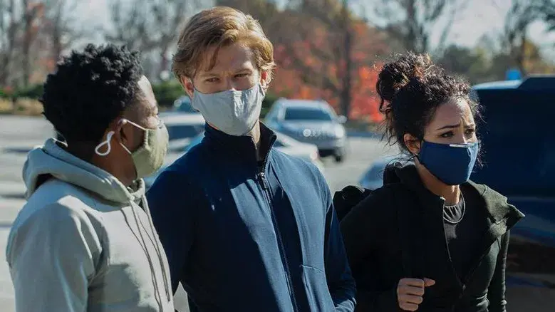 Cuarentena + N95 + Teléfono fijo + Telescopio + Distancia social