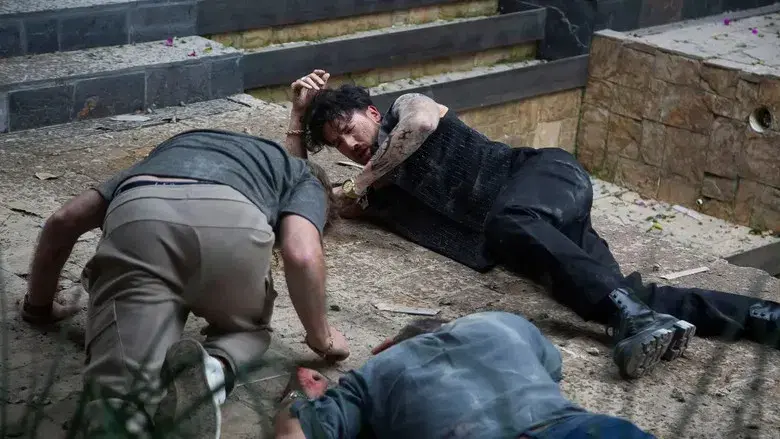 Explota bomba en la casa de Charly y Ángel queda herido