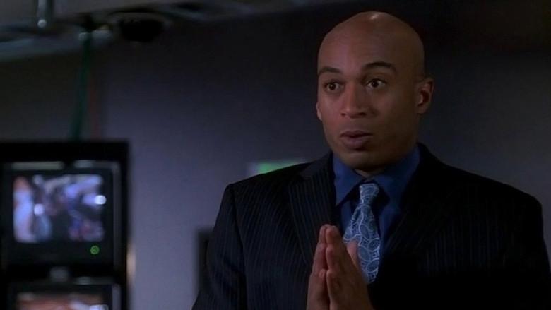 A pecho descubierto en el parque