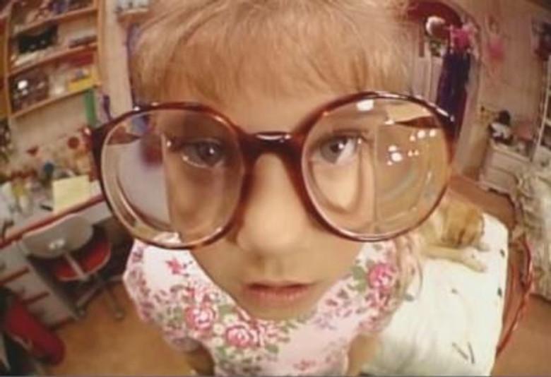 Stephanie estrena gafas