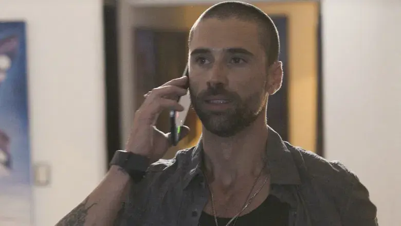 Águila Azul revela su identidad y mata otra vez