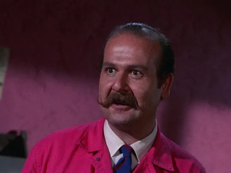 El Avispón se entromete