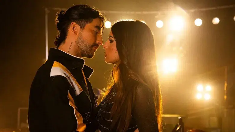 Sky besa a Charly y le confiesa que está enamorada de él