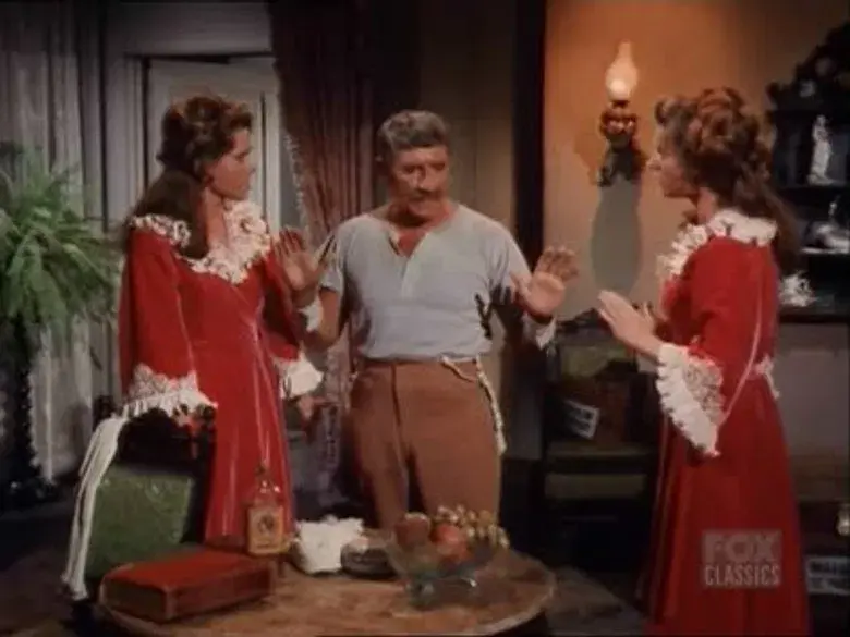 La dama y el león de montaña