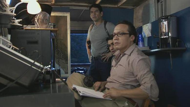 Leonor seduce a Aurelio para atraparlo