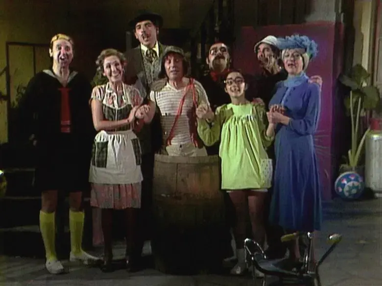 Jugando a ping pong y el desayuno del Chavo