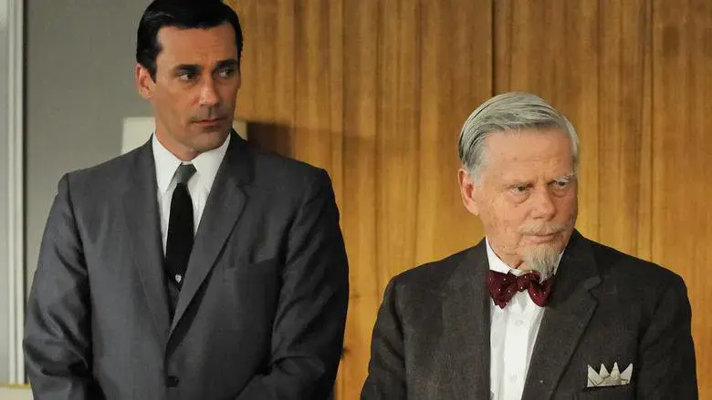 El crisantemo y la espada