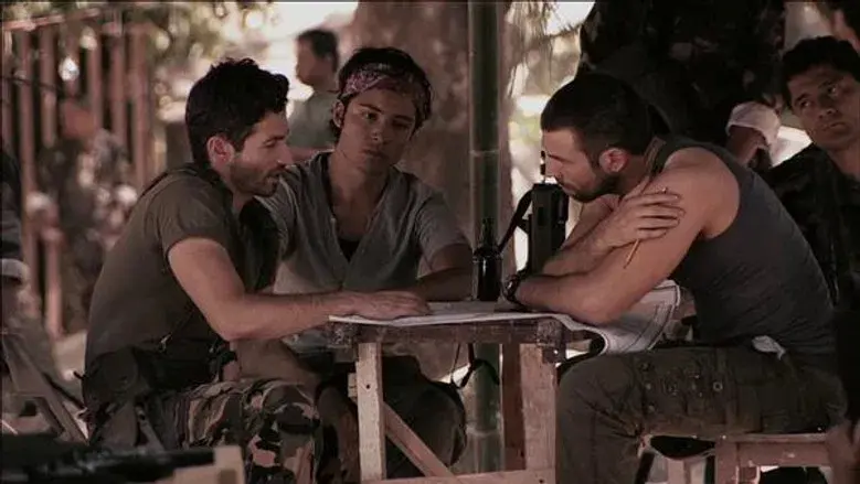 Mónica amenaza a Lai