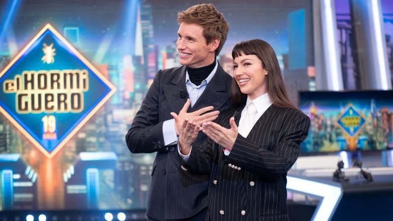 Eddie Redmayne y Úrsula Corberó
