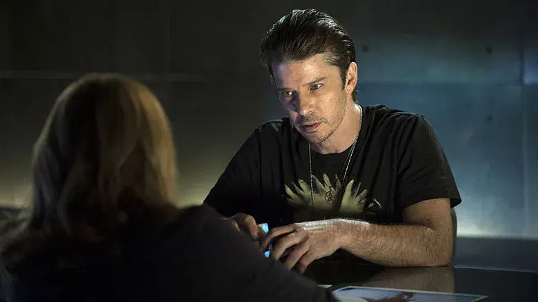 Mercaderes de la amenaza