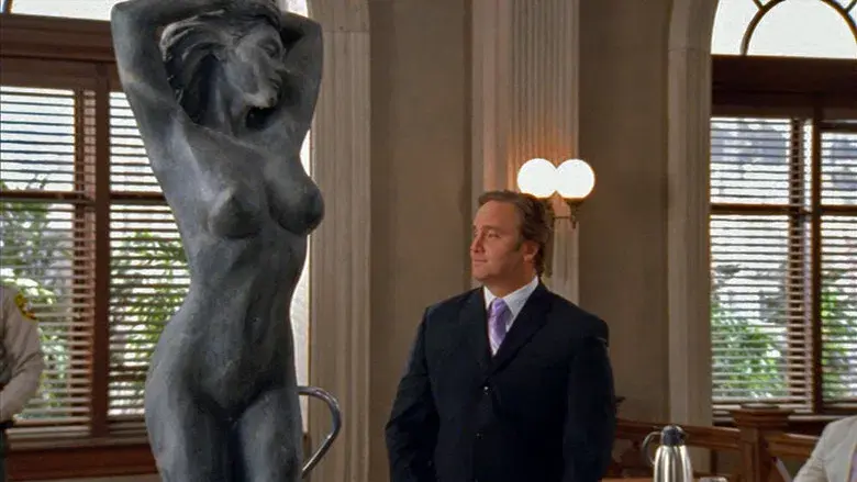 El Sr. Monk sube al estrado