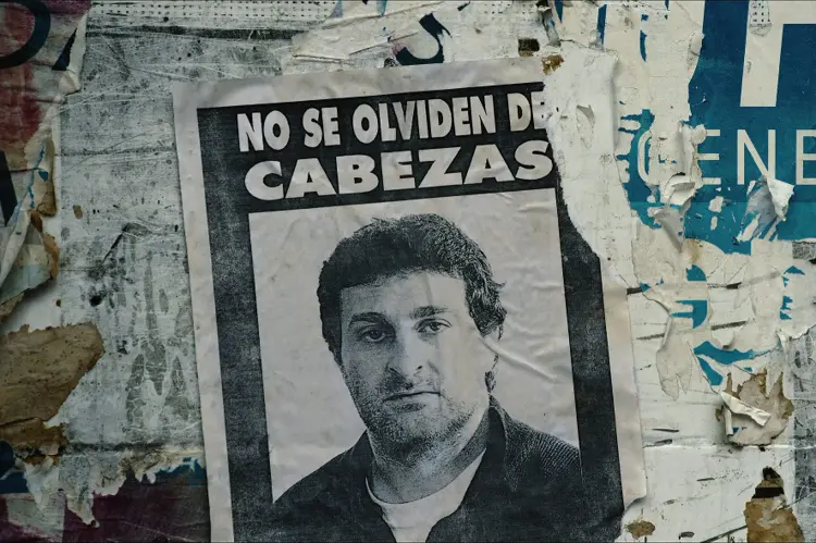 Crítica de 'El fotógrafo y el cartero: El crimen de Cabezas', de Alejandro Hartmann (Netflix)