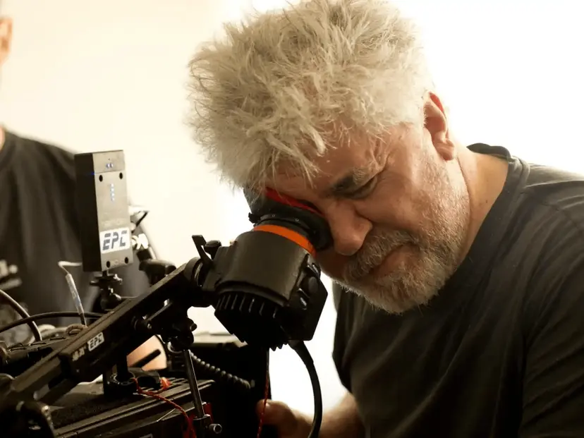Pedro Almodóvar anunció la producción de un corto con Ethan Hawke y Pedro Pascal