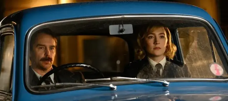 Crítica de 'See How They Run' (Mira Cómo Corren), de Tom George con Sam Rockwell y Saoirse Ronan