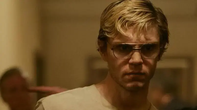 Dahmer caracterizado como evan perters