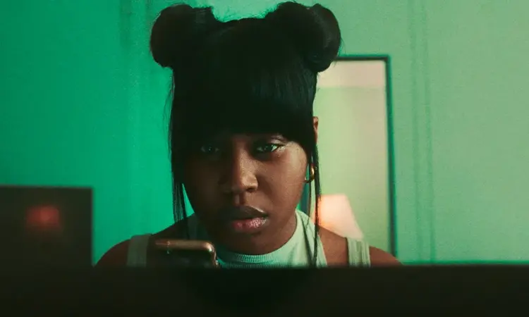 Crítica de 'Swarm', terror psicológico de Donald Glover en Prime Video